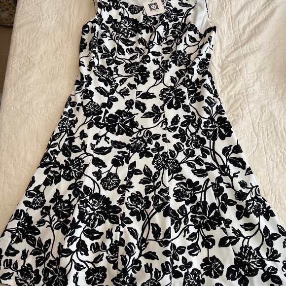 Anne Klein Dresses & Skirts - Anne Klein Floral Print Dress size 8 NWT